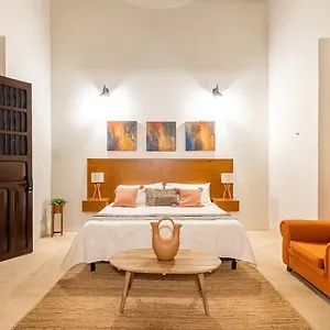 Casa Dos Lirios Boutique Bed & Breakfast Mérida